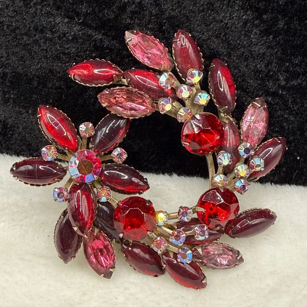 Vintage Rhinestone Brooch Red Flower Gold Tone Wreath